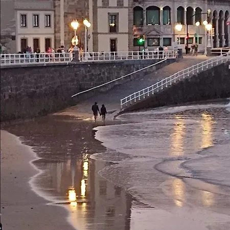 A 300 M De La Playa, Se Alquila Por Quincenas Vut4298as * Gijon